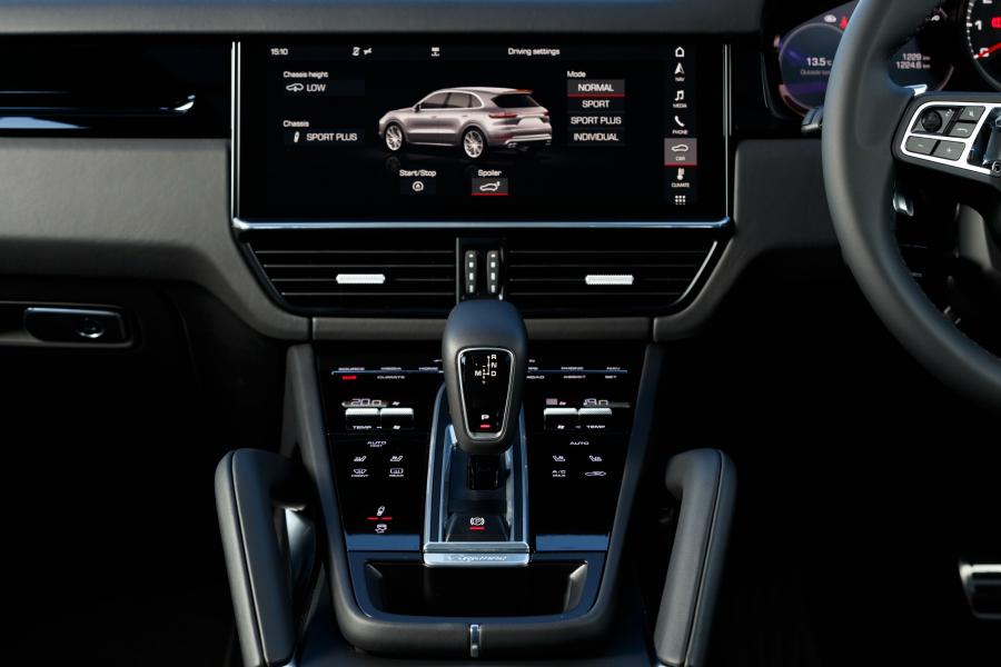 Детали интерьера Porsche Cayenne Turbo (PO536) 2018 года  (AU) (фото 13 из 28)